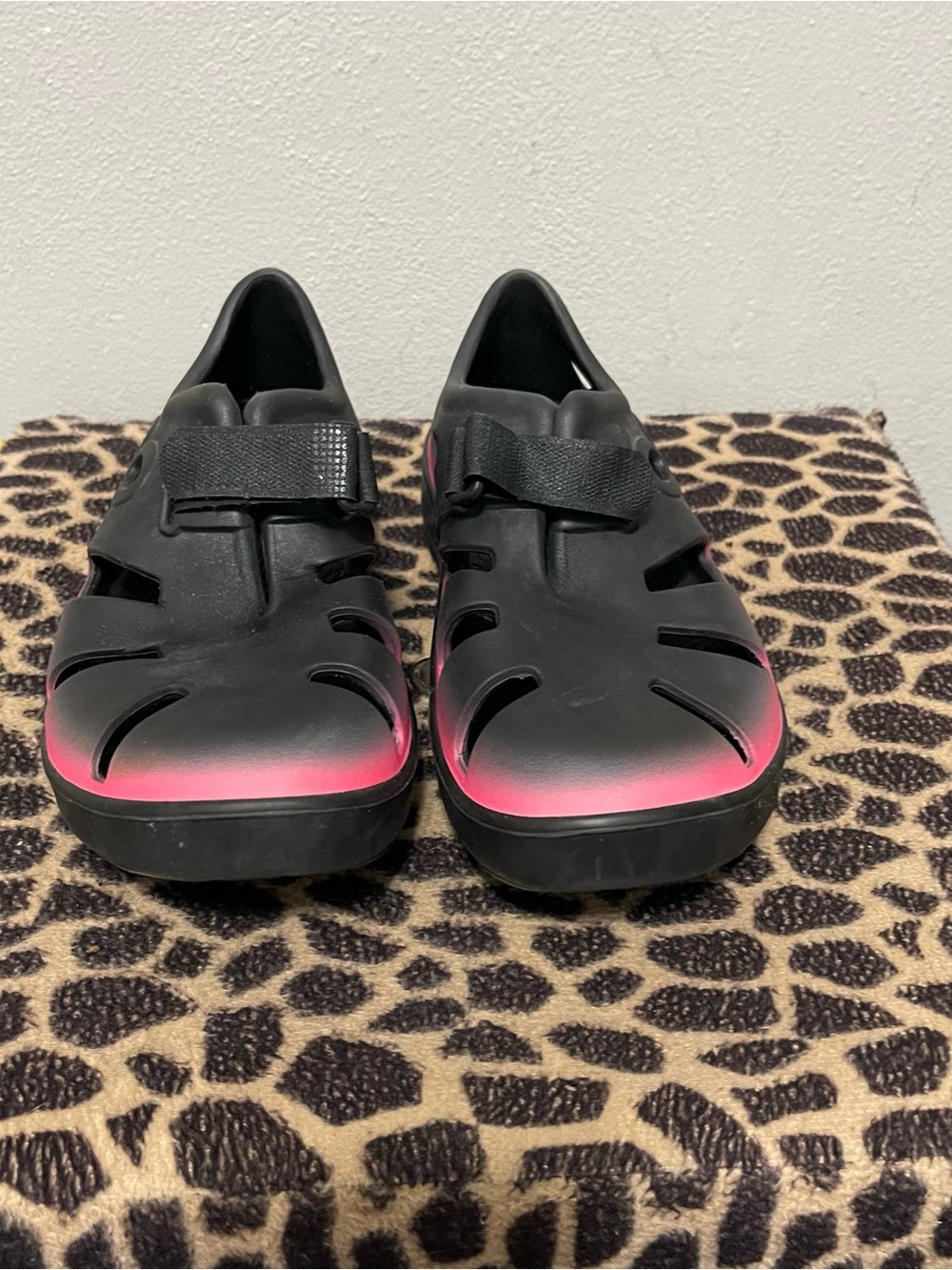 Oofos Oocandoo Sport Recovery Closed Toe Sandals Black Pink Rubber Womens 10 - Picture 4 of 8